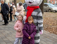 В амурской столице праздничной программой открыли сквер водников