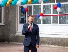 Во всех школах Благовещенска прозвенели последние звонки