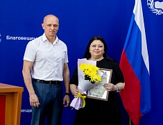 В Благовещенске работников торговли отметили Почетными грамотами