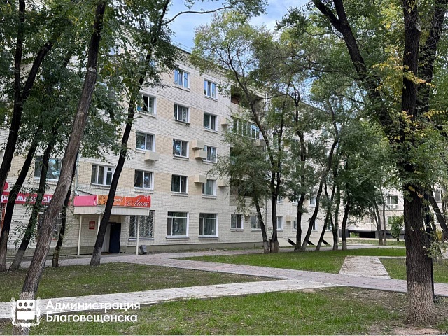 Многоэтажку на Калинина, 88 в Благовещенске «переодели» в оттенки бежевого