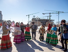Благовещенцы проводили зиму блинами и хороводами