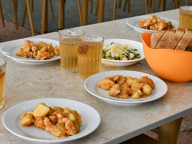 Для столовой 11 лицея закупили новое оборудование по поручению мэра Олега Имамеева