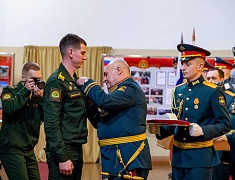 В Благовещенске в честь 84 дня рождения ДВОКУ личному составу вручили награды