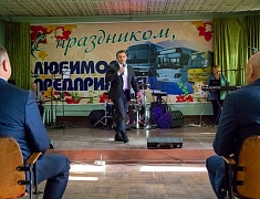 Мэр Благовещенска Олег Имамеев поздравил Автоколонну 1275 с днём автомобилиста