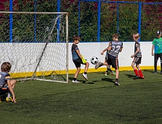 В Благовещенске юные футболисты сыграли на всесезонном корте на Нагорной