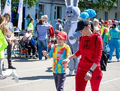 Забег «Я могу» собрал на стадионе «Юность» сотню ребят с ограниченными возможностями здоровья