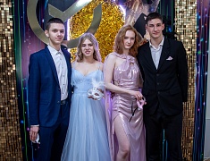 В Благовещенске в танце закружились более сотни студентов