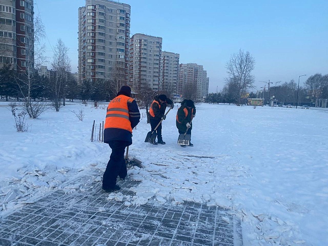 Тротуары по Кантемирова, Игнатьевскому шоссе и Василенко чистит ГСТК
