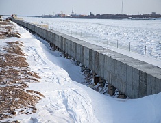 Темпы работ по возведению берегоукрепления Амура и Зеи оценили мэр амурской столицы Олег Имамеев