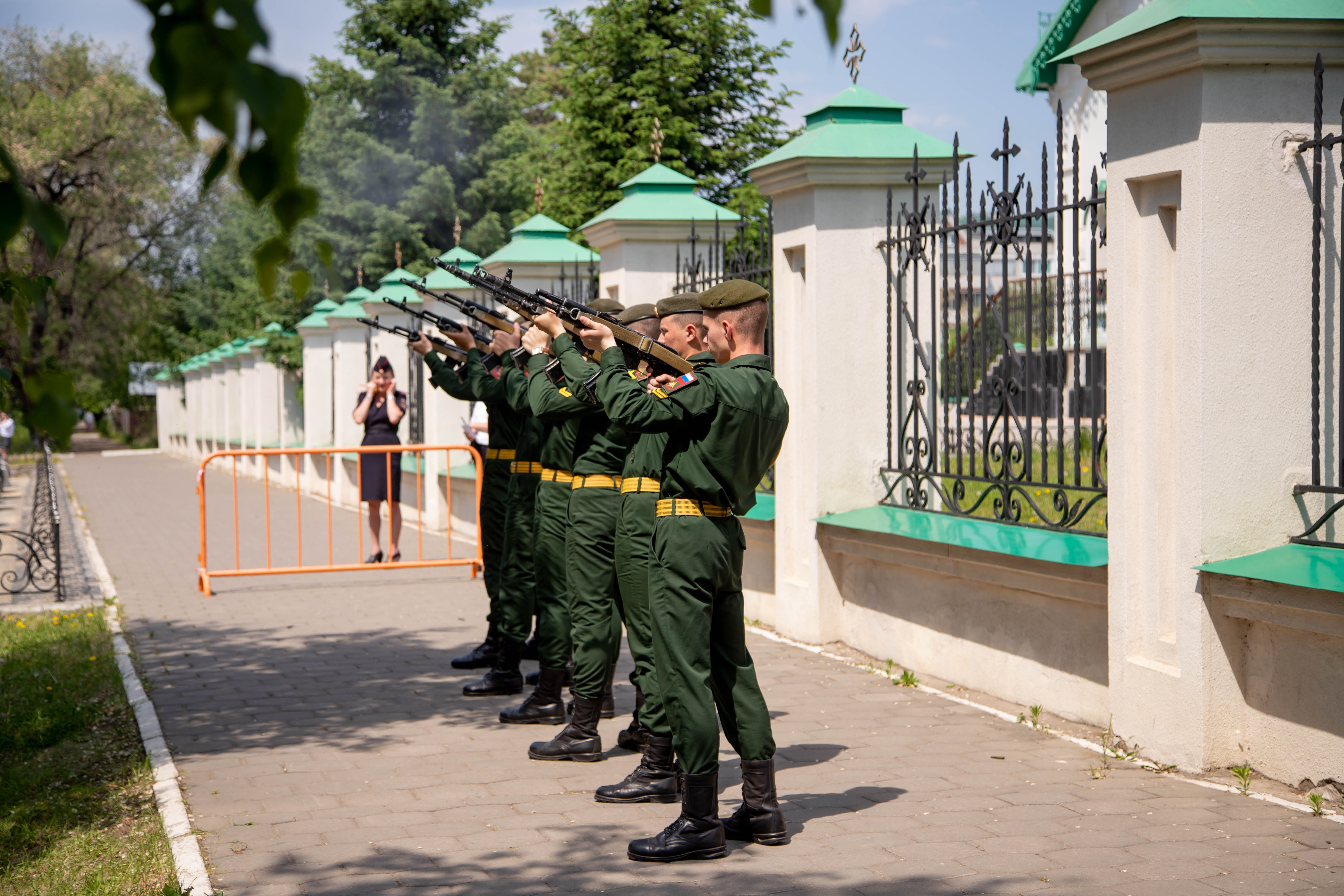 В день города прошли торжественные церемонии возложения цветов