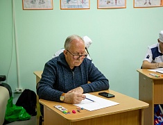 В Амурском медколледже прошел мастер-класс по рисованию для участников проекта «Целебная магия цвета»