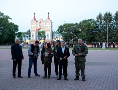 Цветы в память о подвиге советских солдат возложили в Благовещенске