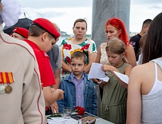 Больше 100 благовещенцев почтили память детей-жертв войны в Донбассе