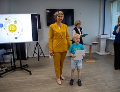 В областной библиотеке открыли выставку рисунков и подвели итоги конкурса «Нам дороги эти позабыть нельзя»