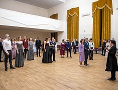 В Благовещенске в танце закружились более сотни студентов