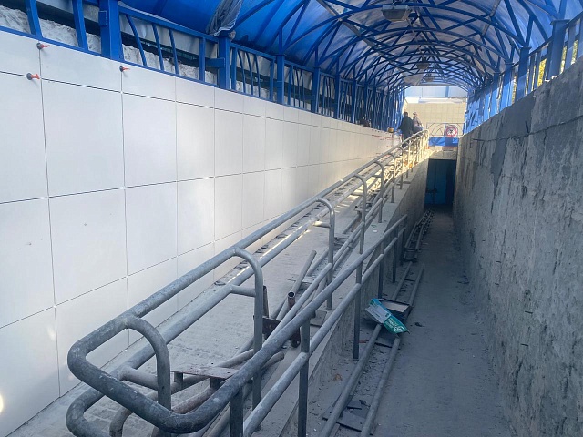 Стены благовещенской подземки одели в новую керамическую плитку