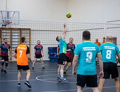 Сотрудники администрации Благовещенска, городской прокуратуры и депутаты сыграли в волейбол