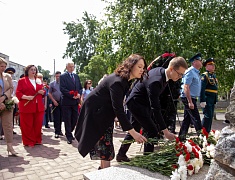 В Благовещенске прошли торжественные церемонии у памятников основателям города