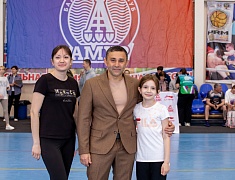 В честь Года семьи в Благовещенске провели семейный бадминтон