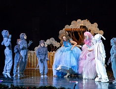 Предновогодний спектакль "Потерянная туфелька"