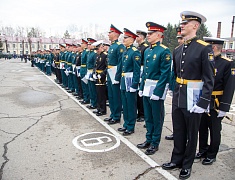 Мэр Благовещенска Олег Имамеев поздравил выпускников ДВОКУ с окончанием учебы