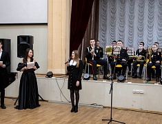 В Благовещенске в танце закружились более сотни студентов