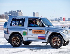 Автомобильные гонки в рамках Международного российско-китайского фестиваля зимних видов спорта