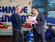 Мэр Благовещенска Олег Имамеев поздравил Автоколонну 1275 с днём автомобилиста