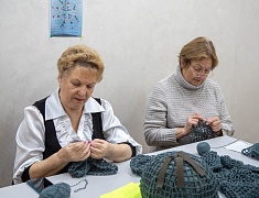 Сухой душ, носилки, сети и нашлемники изготавливают на «Фабрике для СВОих» в Благовещенске