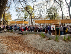 В амурской столице праздничной программой открыли сквер водников