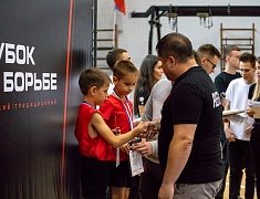 В Благовещенске прошёл открытый кубок города по спортивной борьбе на призы спортивно-патриотического клуба «Машина»