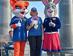 Клубу северного ходьбы "СкандиАмурчане" вручены знаки ГТО в день рождения города