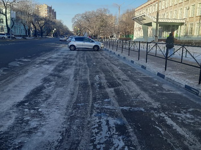 ГСТК почистил парковку возле лицея № 11 в Благовещенске 