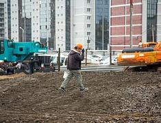 В новой школе в микрорайоне Благовещенска утепляют фасад и готовятся запускать тепло