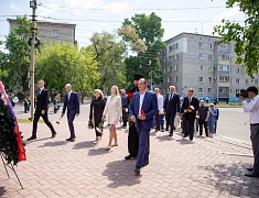В день города прошли торжественные церемонии возложения цветов