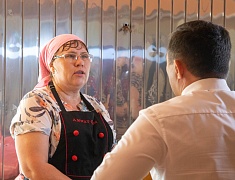 Мэр Олег Имамеев посетил добровольческий пункт помощи бойцам СВО