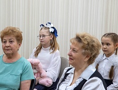 Сухой душ, носилки, сети и нашлемники изготавливают на «Фабрике для СВОих» в Благовещенске