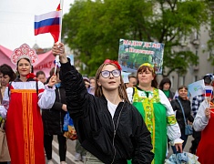 Шествие трудовых коллективов отгремело в Благовещенске!