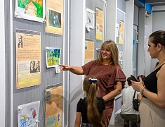 В областной библиотеке открыли выставку рисунков и подвели итоги конкурса «Нам дороги эти позабыть нельзя»