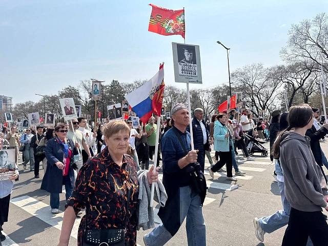 Тысячи горожан пронесли портреты героев Великой Отечественной войны по главной улице Благовещенска