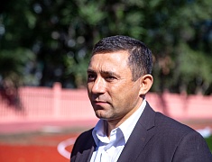 Мэр Олег Имамеев оценил ход работ на стадионе Алексеевской гимназии