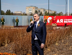 В амурской столице в преддверии Дня Победы подняли Копию Знамени Победы