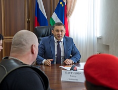 В Благовещенске чествовали известных благовещенцев — Елену Пастухову и Василия Семёнова. Они стали наставниками месяца