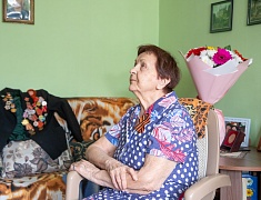 Мэр Благовещенска Олег Имамеев поздравил с наступающим Днем Победы Клару Верисоцкую