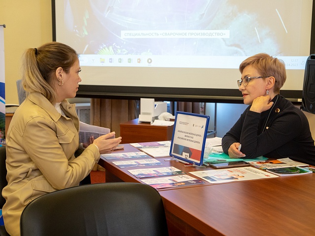 Центр занятости населения  Благовещенска стал площадкой проведения регионального этапа Всероссийской ярмарки трудоустройства «Работа России. Время возможностей»