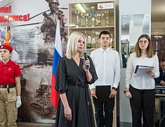 В школе № 10 открыли "Уголок памяти Героя" и установили "Парту Героя"