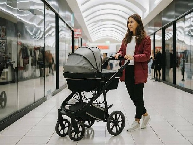 Благовещенцам рассказали о их правах при посещении магазинов с детскими колясками 