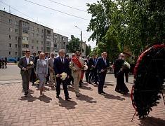 В Благовещенске прошли торжественные церемонии у памятников основателям города