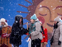 На площади Ленина и набережной Амура прошли народные гуляния в честь масленицы