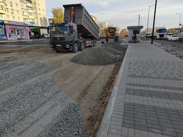 На парковке у торгового центра «ГСТК» в Благовещенске уложат 450 тонн асфальта